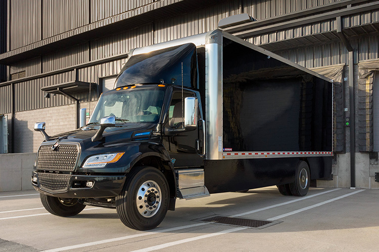 Electric dry freight box truck